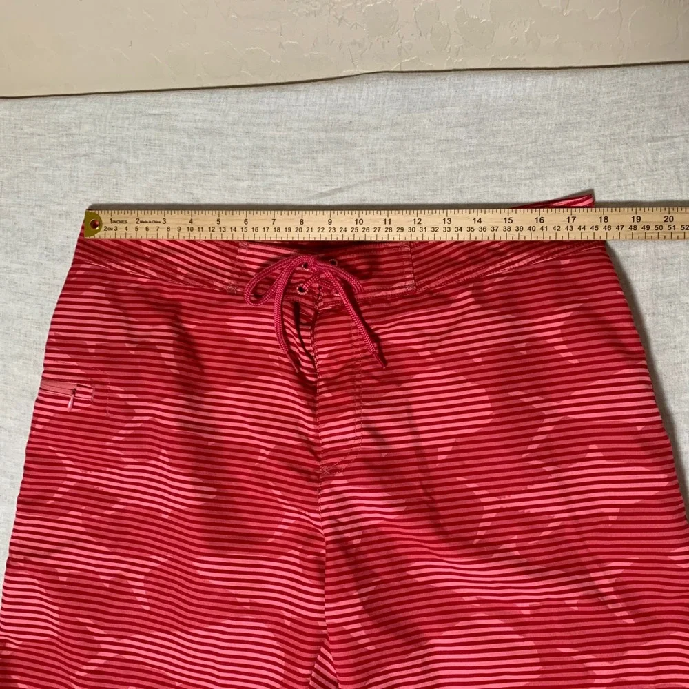 Vineyard Vines Board Shorts Mens 35 Red Striped Shark Excellent Performance Swim